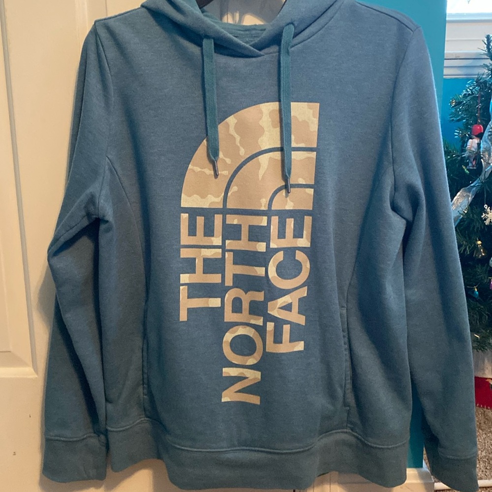 The North Face medium hoodie, only worn a few times, great condition.